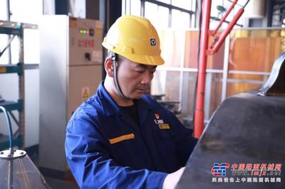 弧光飛舞，匠心閃耀——記徐工礦機焊接領域的“?！比? class=