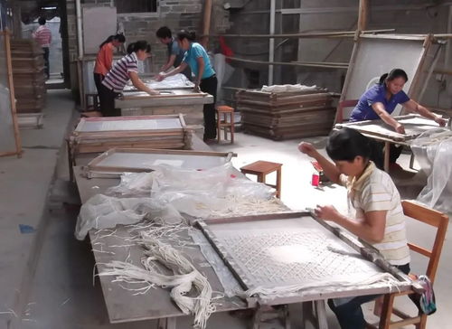 一張紙的金屬新生 藤縣工廠以手工肌理感裝飾畫(huà)撬動(dòng)海外市場(chǎng)
