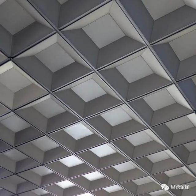 「裝修材料」金屬吊頂，為何讓設(shè)計(jì)師們愛(ài)不釋手？